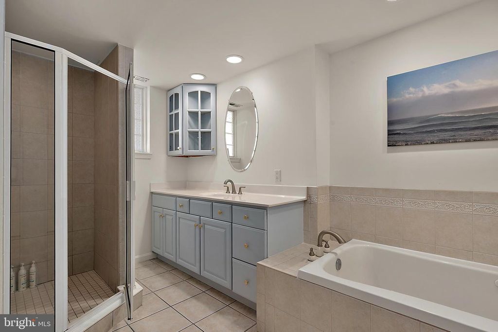 Image 26 of property listing at 14 45TH ST #403, Ocean City, MD 21842