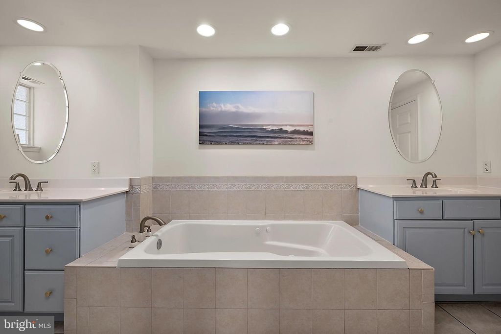 Image 27 of property listing at 14 45TH ST #403, Ocean City, MD 21842