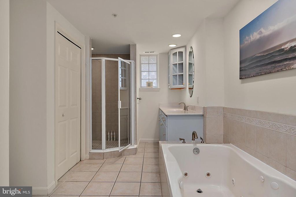 Image 29 of property listing at 14 45TH ST #403, Ocean City, MD 21842
