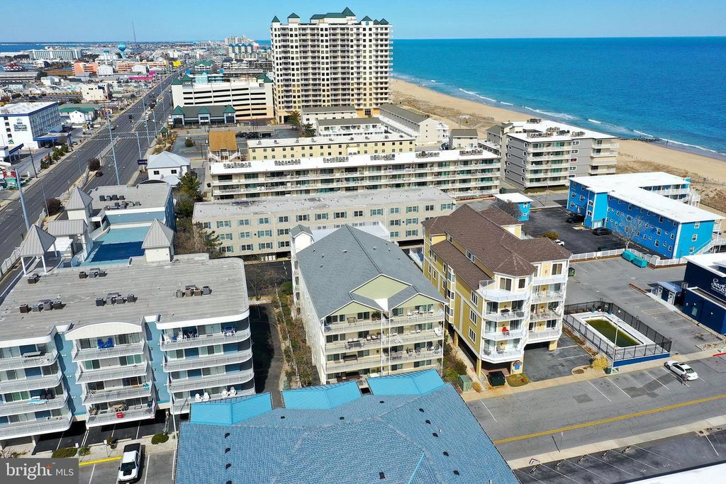 Image 3 of property listing at 14 45TH ST #403, Ocean City, MD 21842