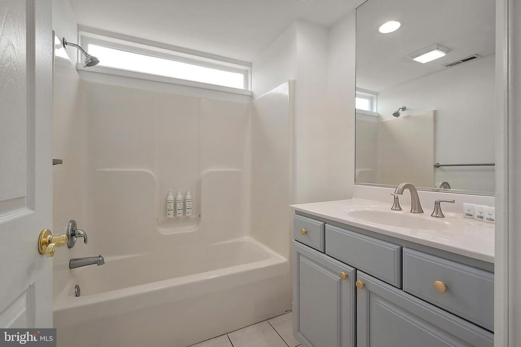 Image 38 of property listing at 14 45TH ST #403, Ocean City, MD 21842
