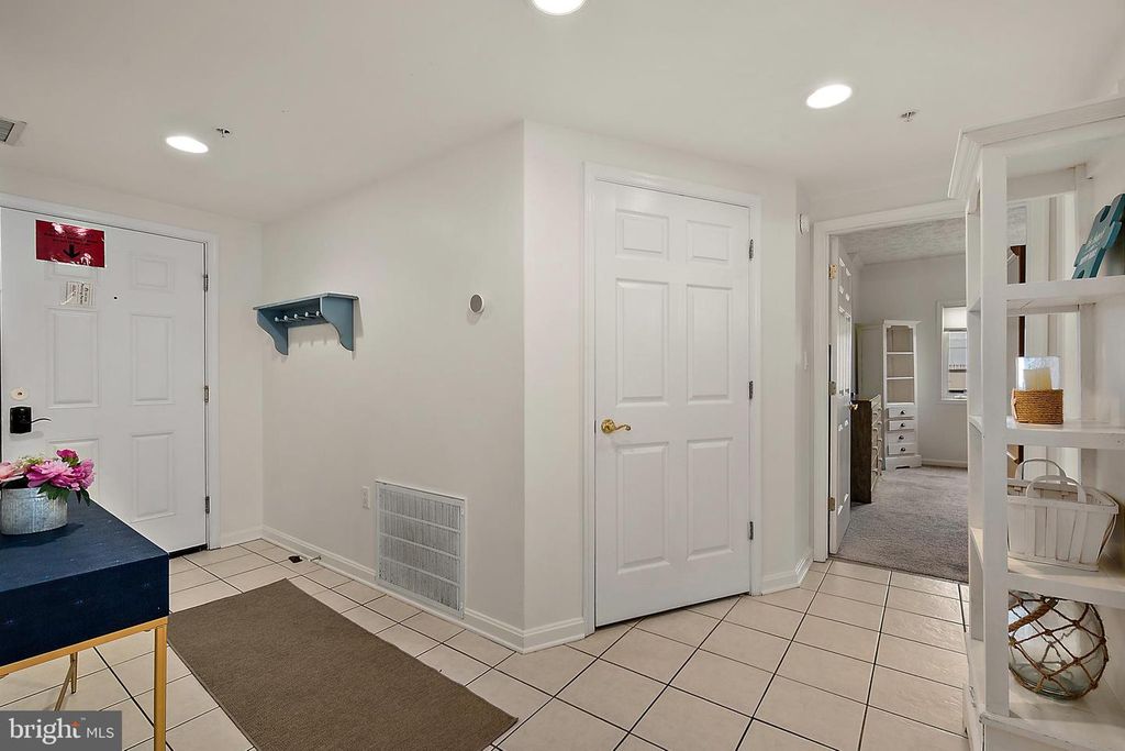 Image 6 of property listing at 14 45TH ST #403, Ocean City, MD 21842