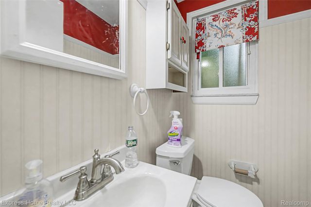 30121 Woodhouse Drive, Warren, MI 48092