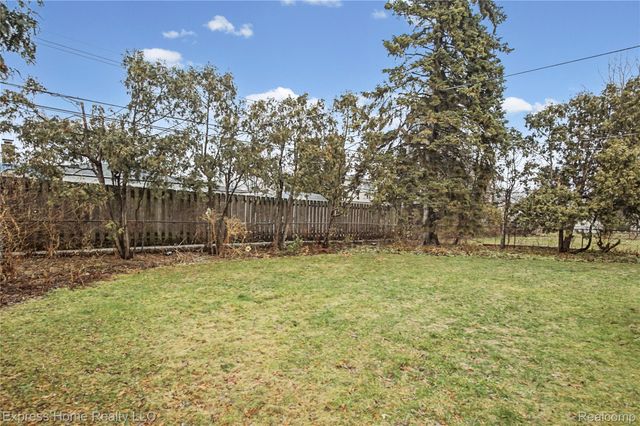 30121 Woodhouse Drive, Warren, MI 48092