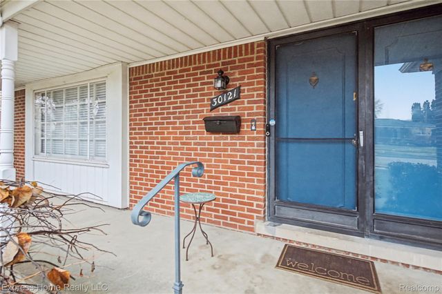 30121 Woodhouse Drive, Warren, MI 48092