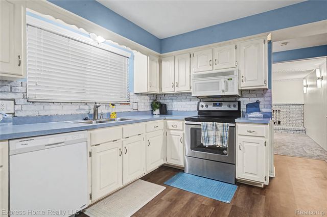 30121 Woodhouse Drive, Warren, MI 48092