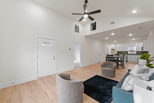 301 N Friou Street, Alvarado, TX 76009