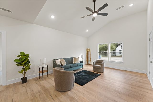 301 N Friou Street, Alvarado, TX 76009