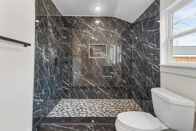 301 N Friou Street, Alvarado, TX 76009