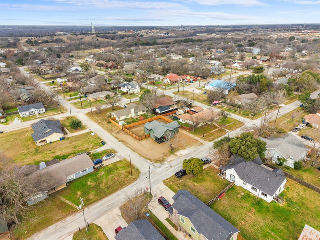 301 N Friou Street, Alvarado, TX 76009