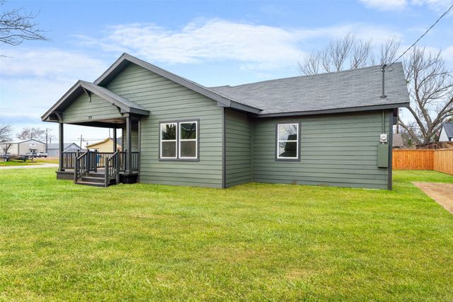 301 N Friou Street, Alvarado, TX 76009