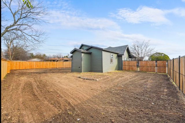 301 N Friou Street, Alvarado, TX 76009
