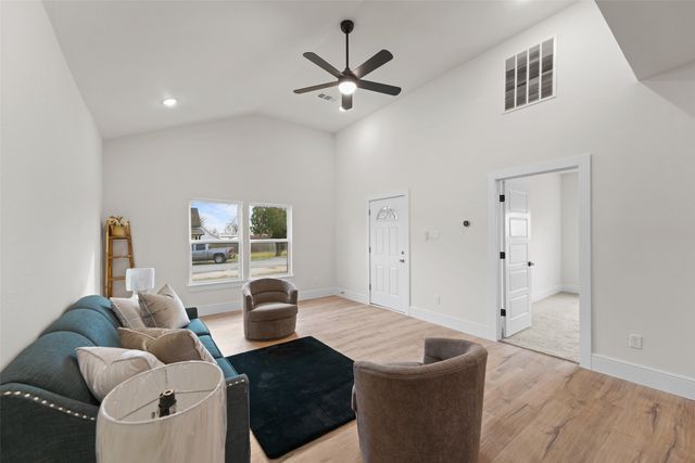 301 N Friou Street, Alvarado, TX 76009