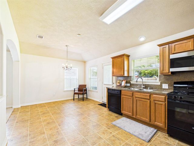 806 Rocky Rose Court, La Marque, TX 77568