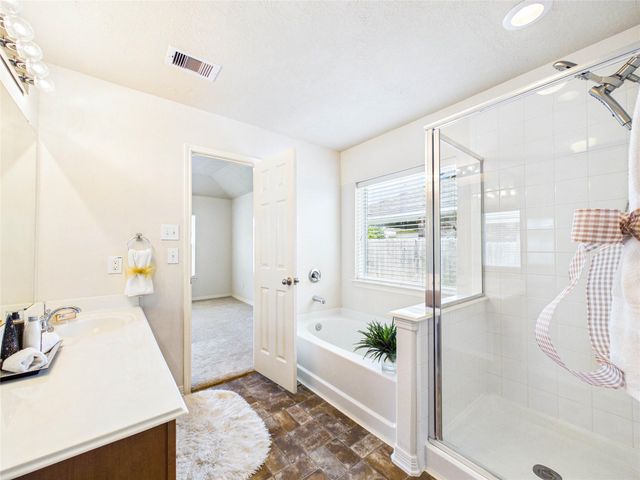 806 Rocky Rose Court, La Marque, TX 77568