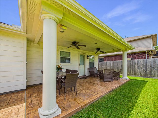 806 Rocky Rose Court, La Marque, TX 77568