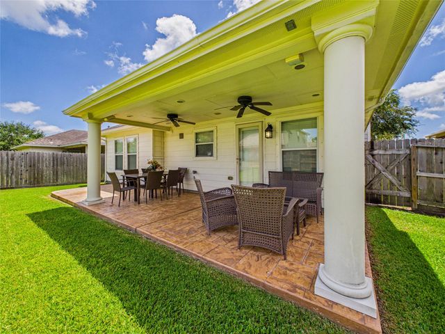 806 Rocky Rose Court, La Marque, TX 77568