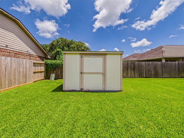 806 Rocky Rose Court, La Marque, TX 77568