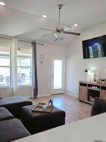 8828 Cherry Laurel Ave, Zachary, LA 70791