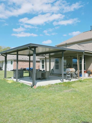 8828 Cherry Laurel Ave, Zachary, LA 70791