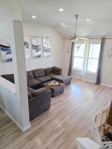 8828 Cherry Laurel Ave, Zachary, LA 70791