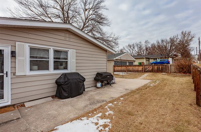 2301 Prospect Avenue, West Des Moines, IA 50265