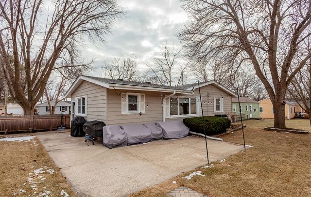 2301 Prospect Avenue, West Des Moines, IA 50265