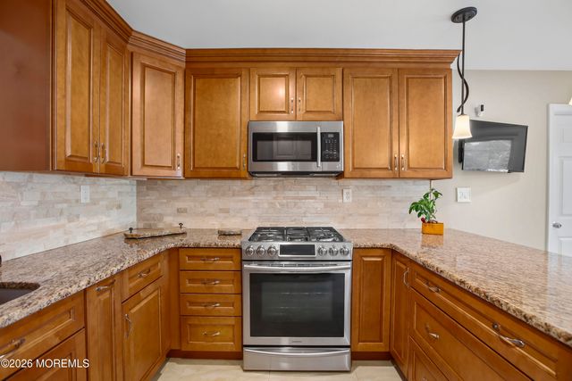 93 Idolstone Lane, Matawan, NJ 07747