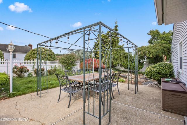 93 Idolstone Lane, Matawan, NJ 07747