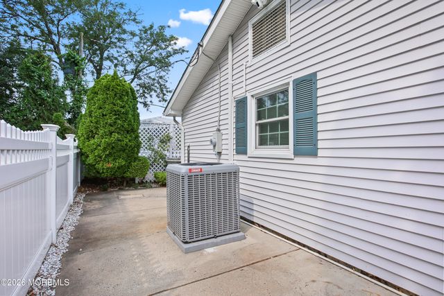 93 Idolstone Lane, Matawan, NJ 07747