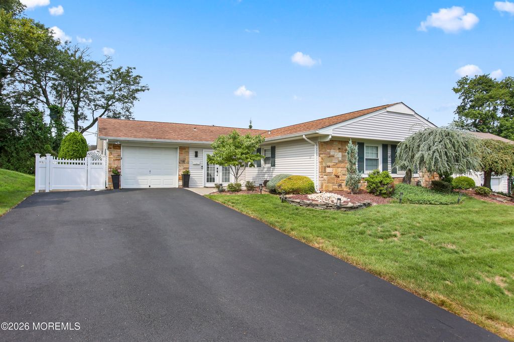 93 Idolstone Lane, Matawan, NJ 07747