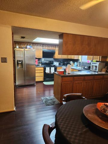 609 Betsy Ross Drive, Arlington, TX 76002