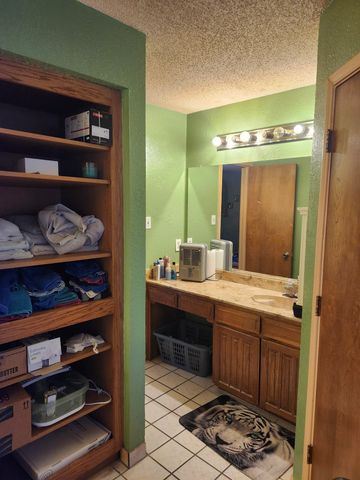 609 Betsy Ross Drive, Arlington, TX 76002