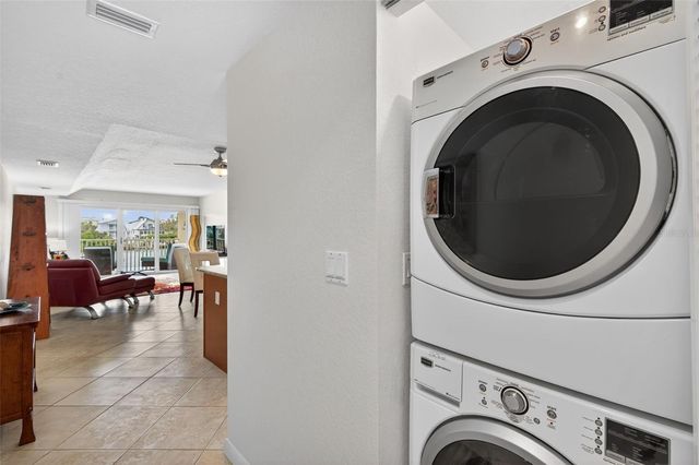 12100 CAPRI CIRCLE S 203, Treasure Island, FL 33706