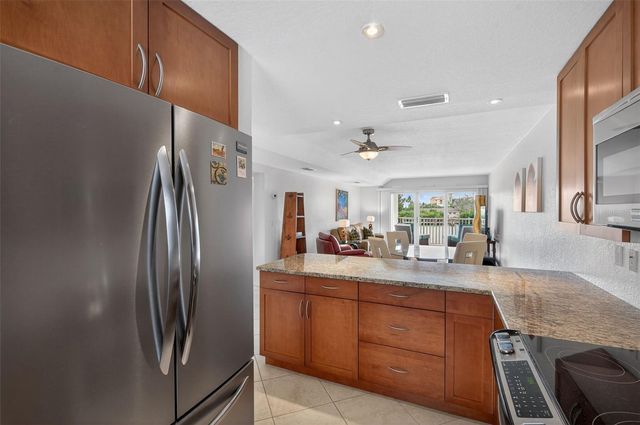 12100 CAPRI CIRCLE S 203, Treasure Island, FL 33706