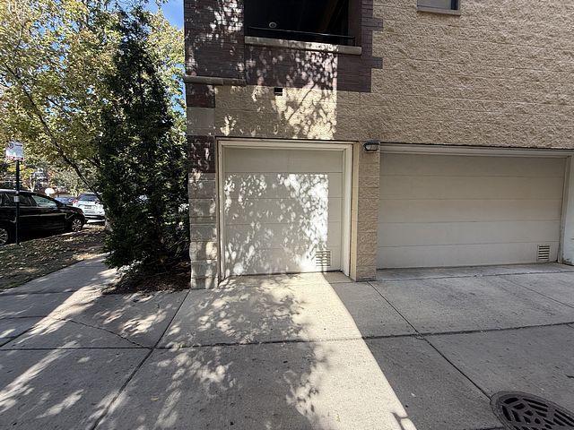 2835 N Lakewood Avenue P10P19, Chicago, IL 60657