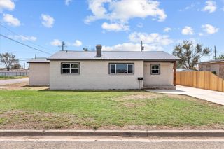 202 W Jackson Street, Levelland, TX 79336