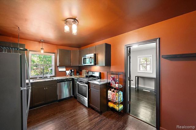 136 W Elza Avenue, Hazel Park, MI 48030