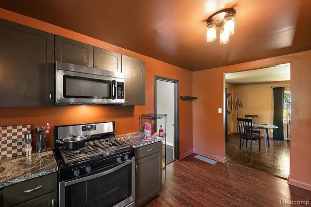 136 W Elza Avenue, Hazel Park, MI 48030