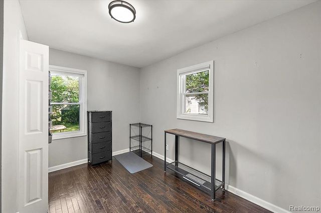 136 W Elza Avenue, Hazel Park, MI 48030