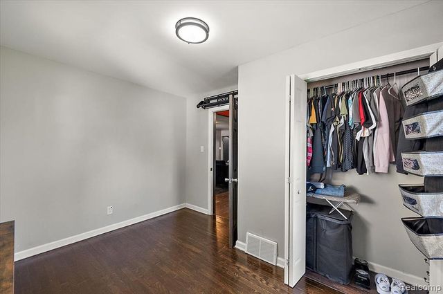 136 W Elza Avenue, Hazel Park, MI 48030