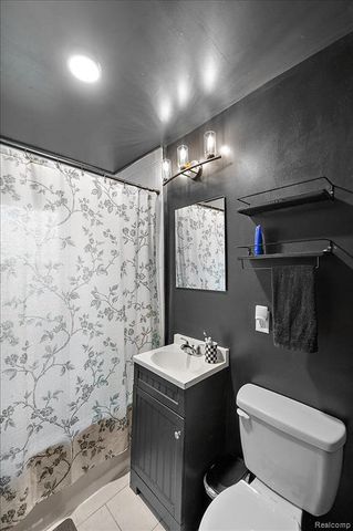 136 W Elza Avenue, Hazel Park, MI 48030