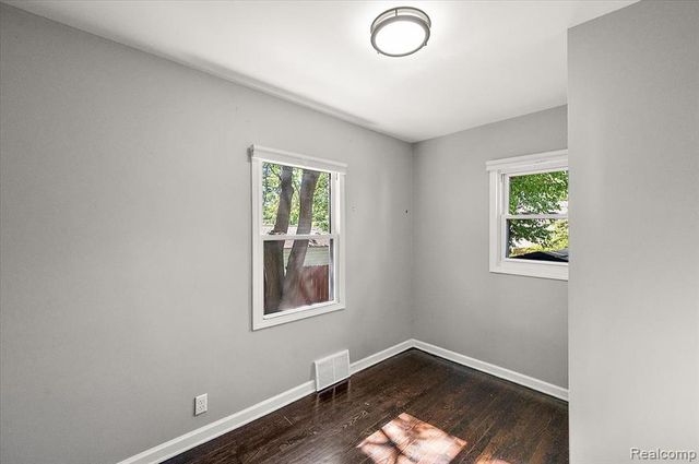 136 W Elza Avenue, Hazel Park, MI 48030