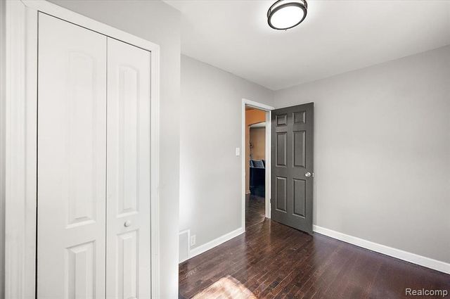 136 W Elza Avenue, Hazel Park, MI 48030