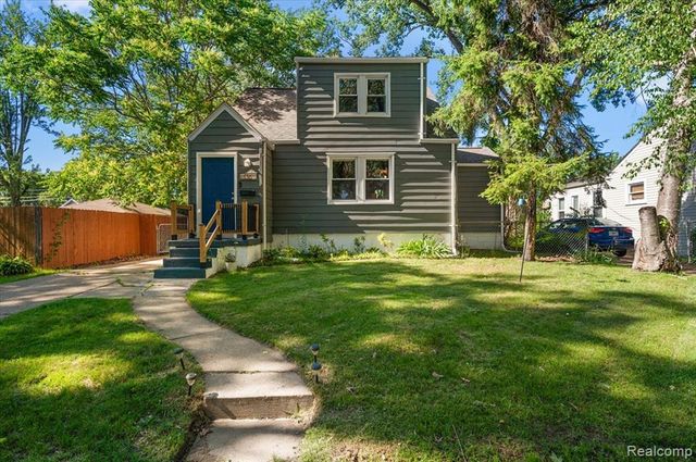 136 W Elza Avenue, Hazel Park, MI 48030
