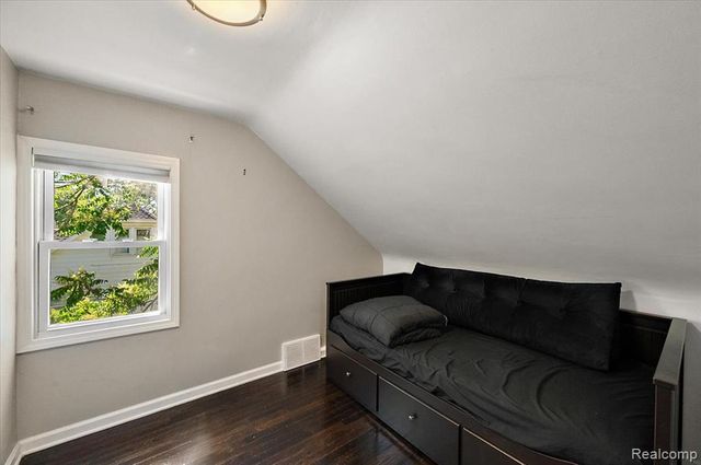 136 W Elza Avenue, Hazel Park, MI 48030