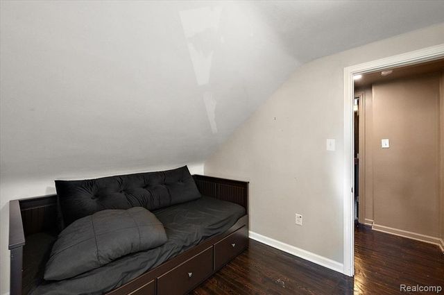 136 W Elza Avenue, Hazel Park, MI 48030