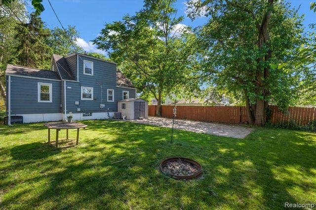 136 W Elza Avenue, Hazel Park, MI 48030