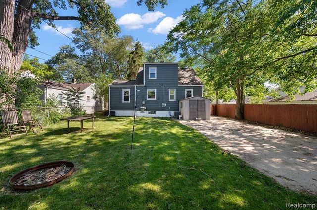 136 W Elza Avenue, Hazel Park, MI 48030