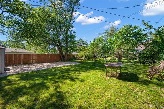 136 W Elza Avenue, Hazel Park, MI 48030